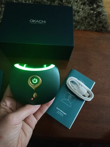 Отзыв о товаре Массажер для шеи OKACHI GLIYA, 2021 г., для массажа лица, разглаживания и удаления морщин, вибрация, холодный и горячий компресс, светодиодная подсветка, EMS терапия от пользователя A***z