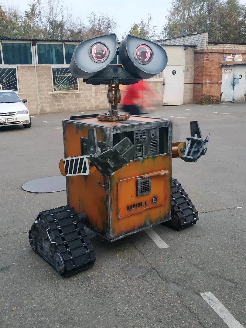 Робот ВАЛЛИ. robot WALL-I. Ростовой - 185 см. Аттракцион фотозона персонаж и рекламная