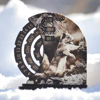 

Perpetual calendar made of wood with a Wolf