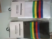 Calcetines de ciclismo para hombre, medias masculinas con diseño de líneas de color del arcoíris, profesionales de competición, aptas con deportes al aire libre, nuevos