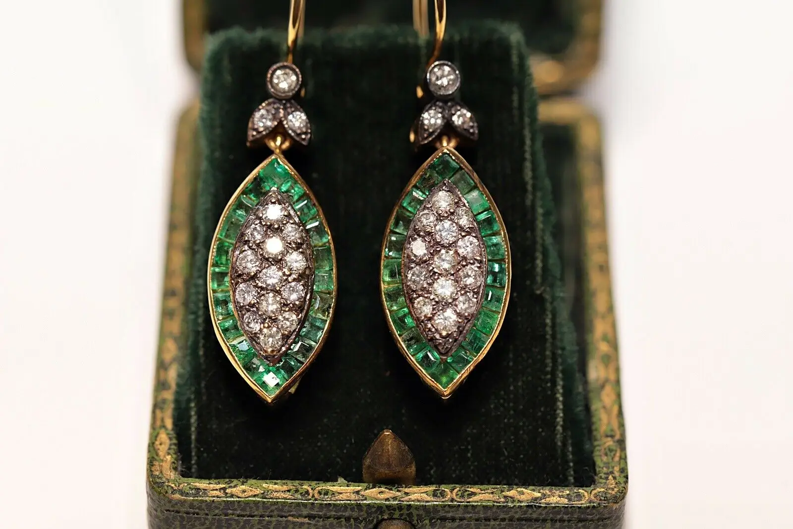 

PERFECT ARTDECO STYLE 14K GOLD NATURAL DIAMOND AND EMERALD DECORATED EARRING