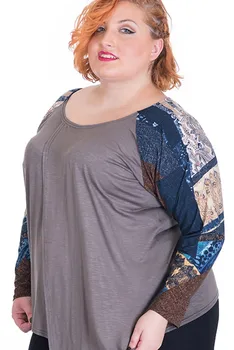 

Blusita knitted in gray.