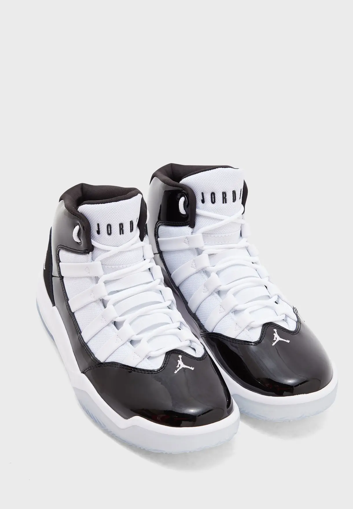 jordan max aura black white