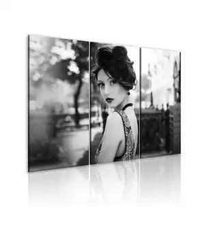 

Picture-an elegant woman in vintage style