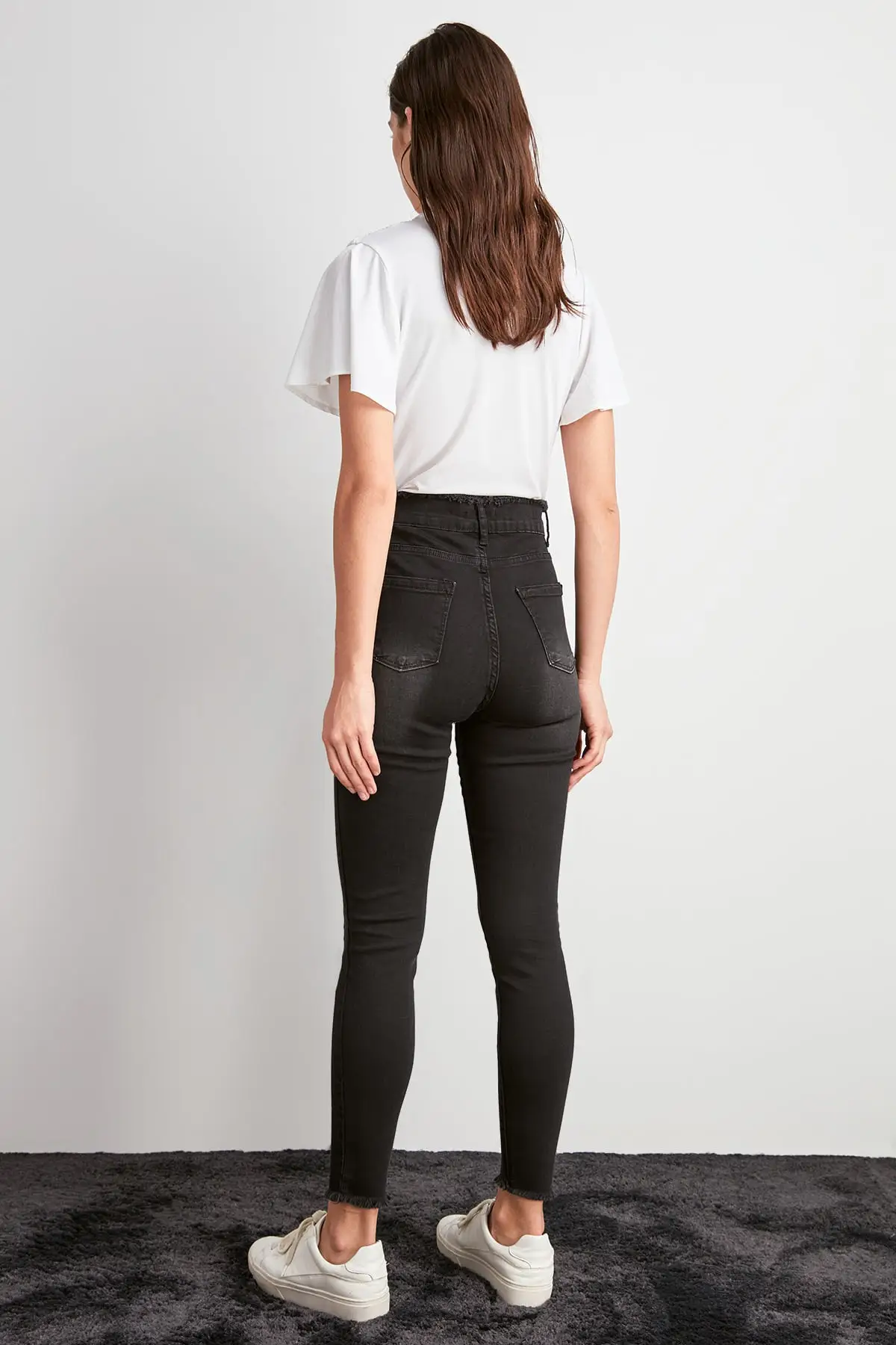 Trendyol Beli узкие джинсы с высокой талией и кисточками TWOAW20JE0486
