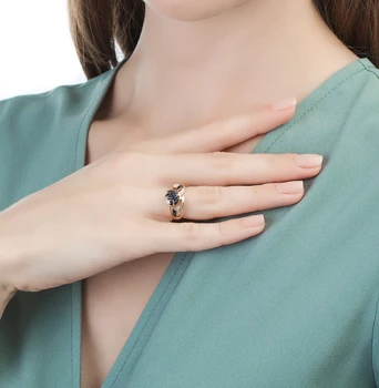 

Sunlight gold ring with sapphires and diamonds