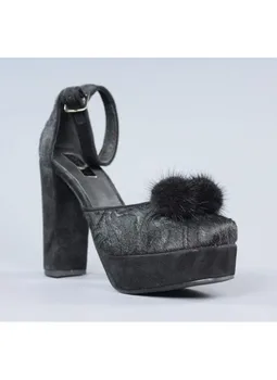 

Black shoes with pompon. el10
