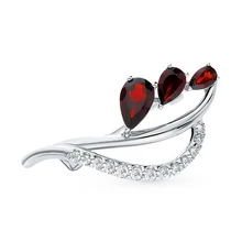 Серебряная брошь с фианитами и гранатом SUNLIGHT проба 925