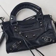 Bolso europeo de cuero PU para motocicleta para mujer, bandoleras cruzadas con remaches y borlas