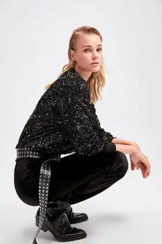 

Trendyol Black Sequined Front Zipper Knitted Sweatshirts Jacket TWOAW20SW0471