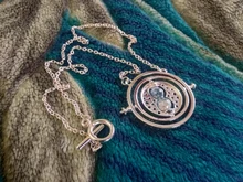 UILZ tiempo de moda Turner reloj de arena colgante Vintage joyería de la Escuela de Magia placa gargantilla COLLAR COLGANTE CNL329