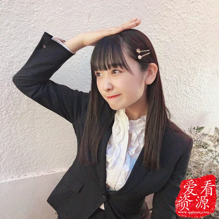 报告老师，您的学生八木ひなた在居酒屋上班，客人都挤爆了！