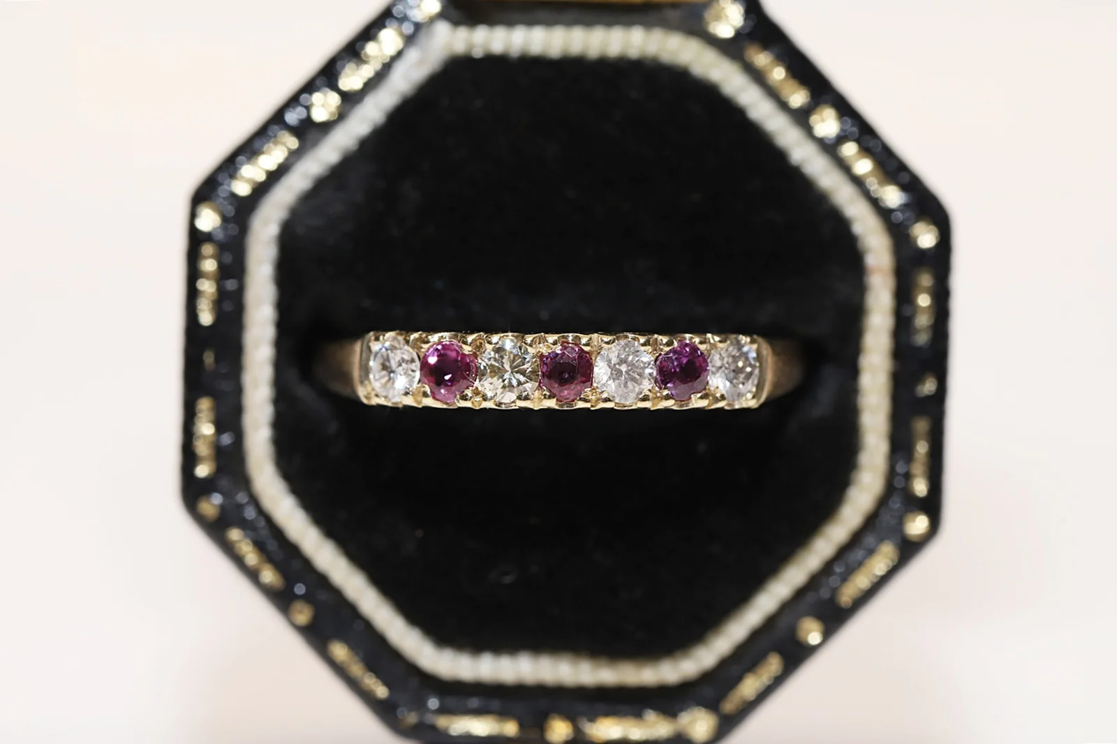 

Perfect Old Vintage 9k Gold Natural Diamond And Ruby Decorated Pretty Band Style Ring