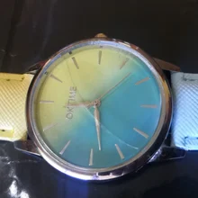 Reloj de las mujeres de color colorido diseño multicolor Retro de cuero banda analógica de aleación de cuarzo reloj de pulsera regalo YE1