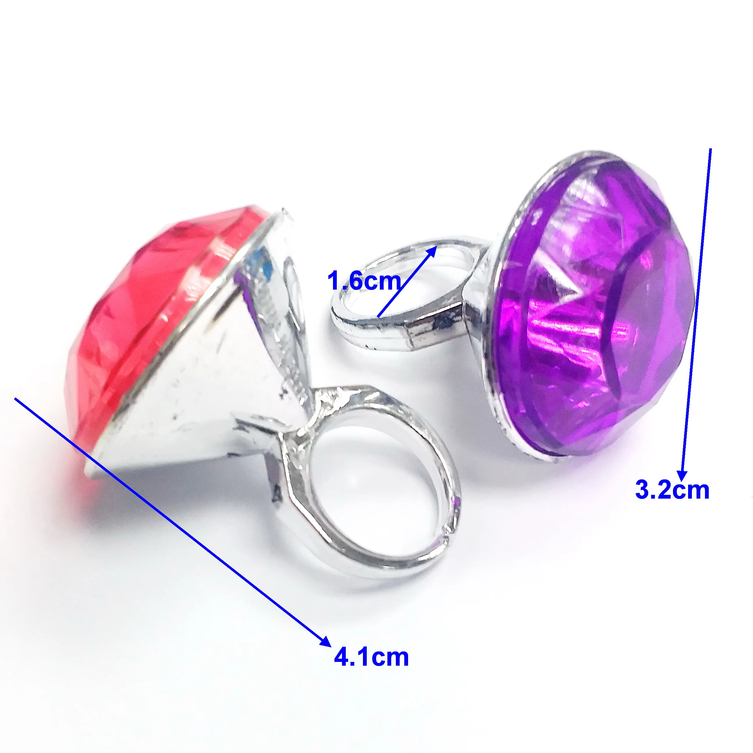Toy wedding rings | Beachweddingtips.com