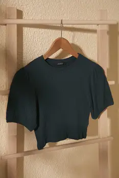 

Trendyol Textured Crop Knitted Blouse TWOSS20BZ1531