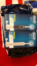 Oral B Vitality D100 CrossAction, Cepillos de dientes Eléctricos Recargables Blanco/Negro, limpieza 2D, cabezal oscila y rota