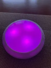 Luz LED de 16 colores debajo de la estantería, luces RGB Puck táctiles regulables con carga USB para habitación, guardarropa, armario de cocina, lámpara de noche