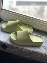 Zapatillas de verano de las mujeres de los hombres goma Eva para interiores 2021 Cool Fondo suave sandalias tendencia diapositivas Unisex chinelas zapatos para la playa casa 36-45