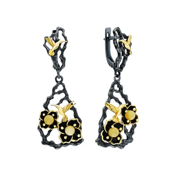 

Silver earrings with amber sunlight