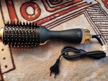 Cepillo que seca y volumiza el pelo de un solo paso, el cepillo produce aire caliente y puede alisar y arizar el pelo
