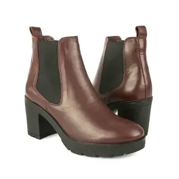 

Boots with elastic closure and heel 8 cm