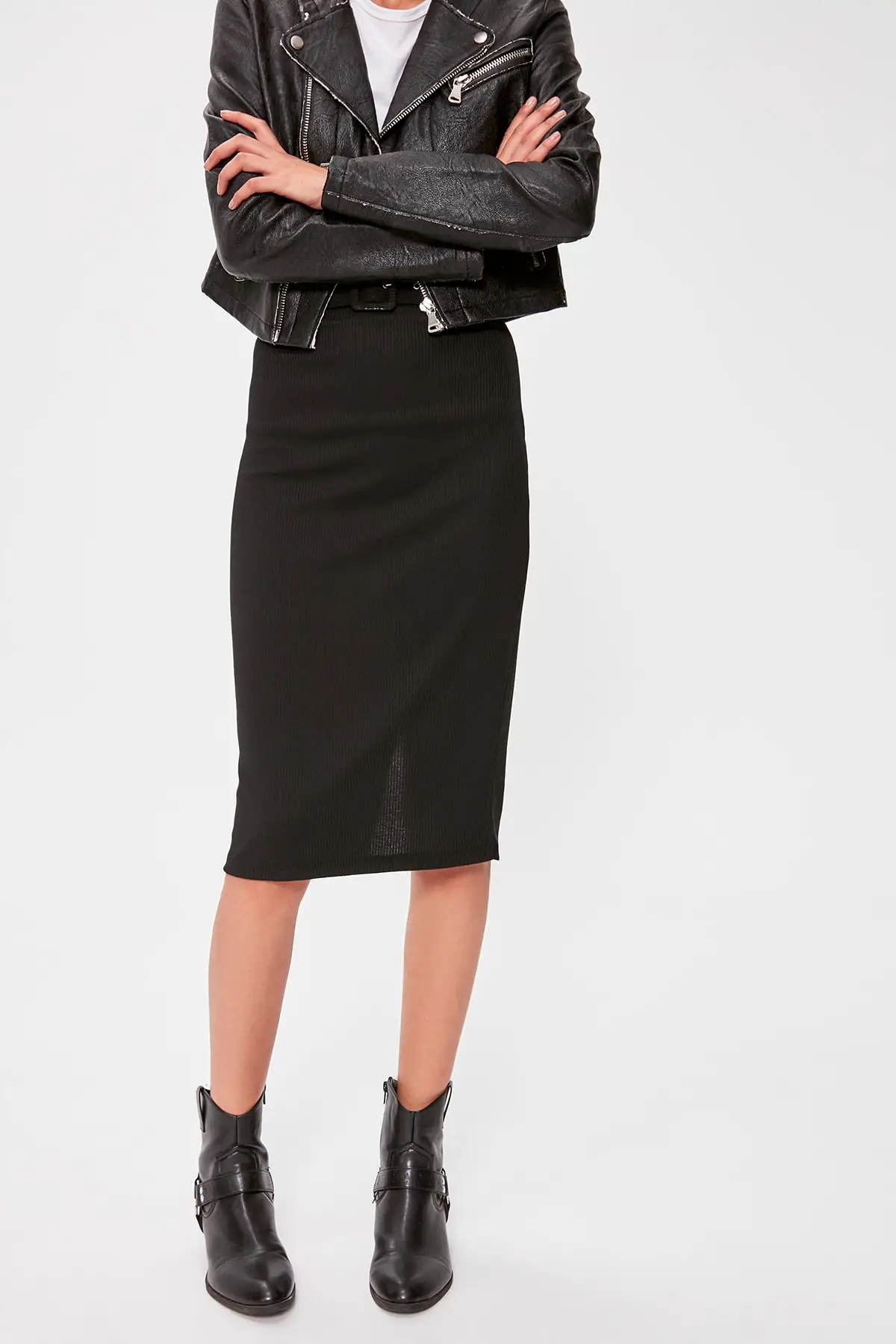 Trendyol черная трикотажная юбка в рубчик с поясом TWOAW20ET0142