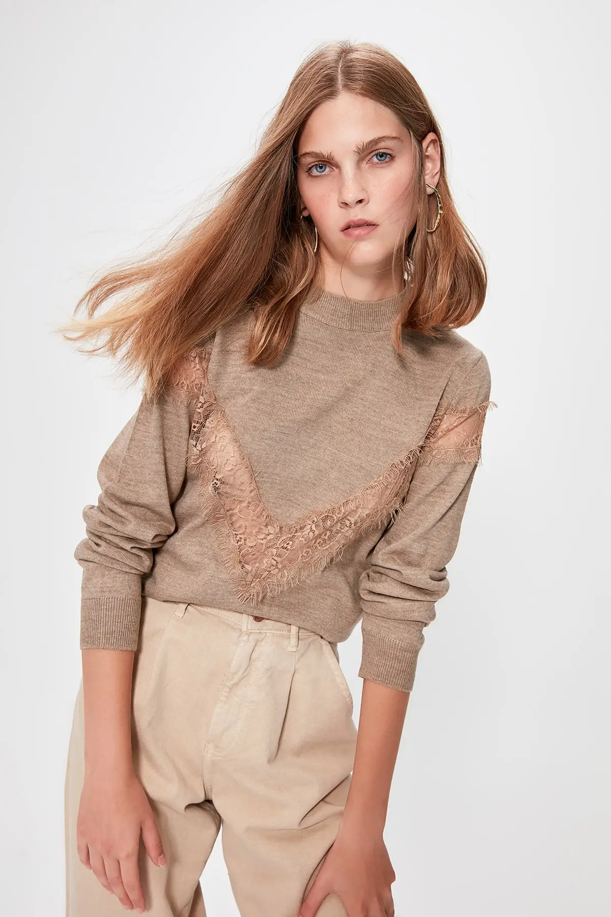 

Trendyol Beige Lace Detail Sweater Sweater TWOAW20IS0012