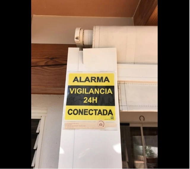 Cartel rigido PVC Alarma Conectada Zona Videovigilada 24 horas Rojo