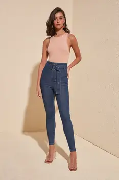 

Trendyol Belt Detail High Waist Skinny Jeans TWOSS20JE0296