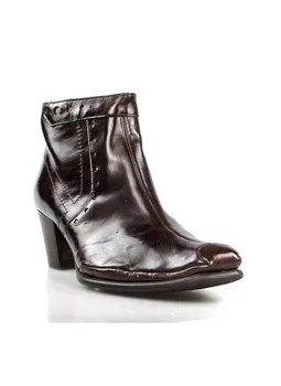 

Brown ankle boots in leather. x282