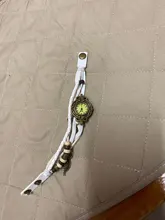 Relojes de pulsera Vintage para mujer y niña, pulsera con hoja, brazalete de cuero colgante, regalo
