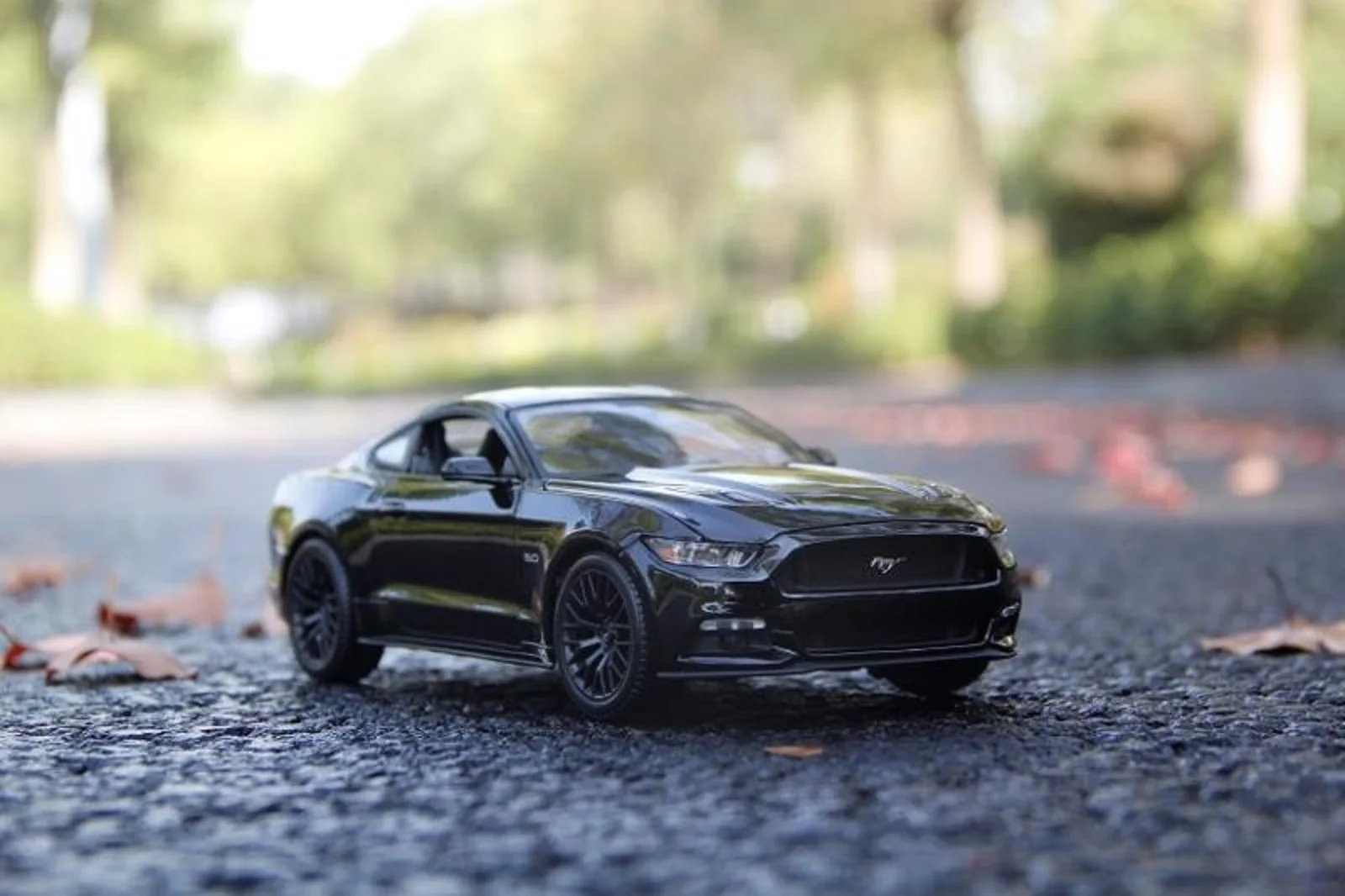 

Maisto 1:18 2015 Ford Mustang GT Diecast Car Model Bright Black New in Box