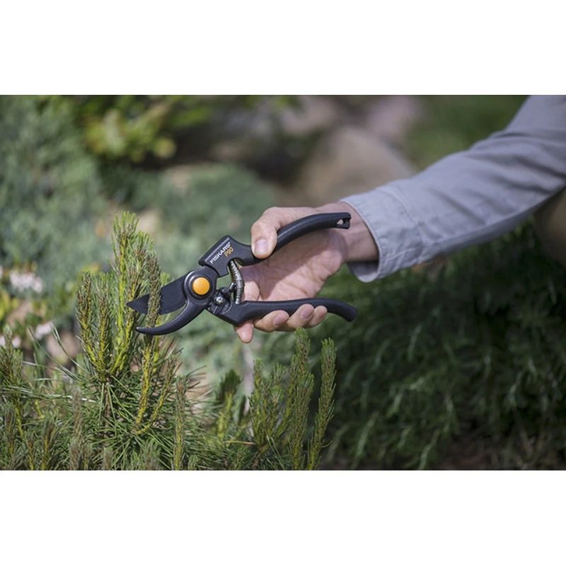 Профессиональный садовый секатор Fiskars P90(1001530