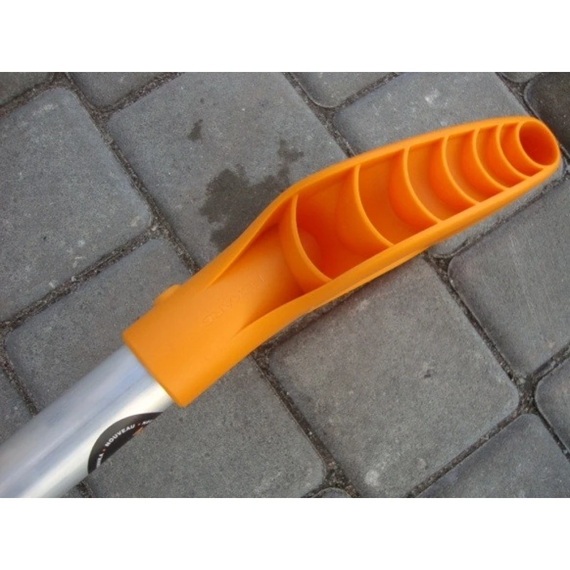 Лопата для уборки снега облегченная Fiskars SnowXpert(1003468