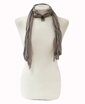 

Scarf gem. Scarf in gray. Castor.