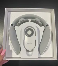Masajeador de Cuello SKG 4098 Blanco Controlador Remoto Estructura de Anillo Inteligente Masajeador para Incomodidad de Cuello Masaje de Pulso Eléctrico Larga Duración de Bateria Calentamiento