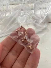 Pendientes asimétricos con letras brillantes D para mujer, joyería europea y personalidad americana, aretes sexys de Reina para fiesta, a la moda