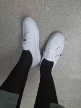 Zapatillas de deporte de plataforma baja para mujer, zapatos informales vulcanizados de cuero pu para caminar, mocasines planos blancos, 2021