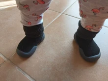 Zapatos de nieve cálidos para niños, calcetines bordados, calcetines gruesos cepillados, botines para bebés y niñas, suelas blandas