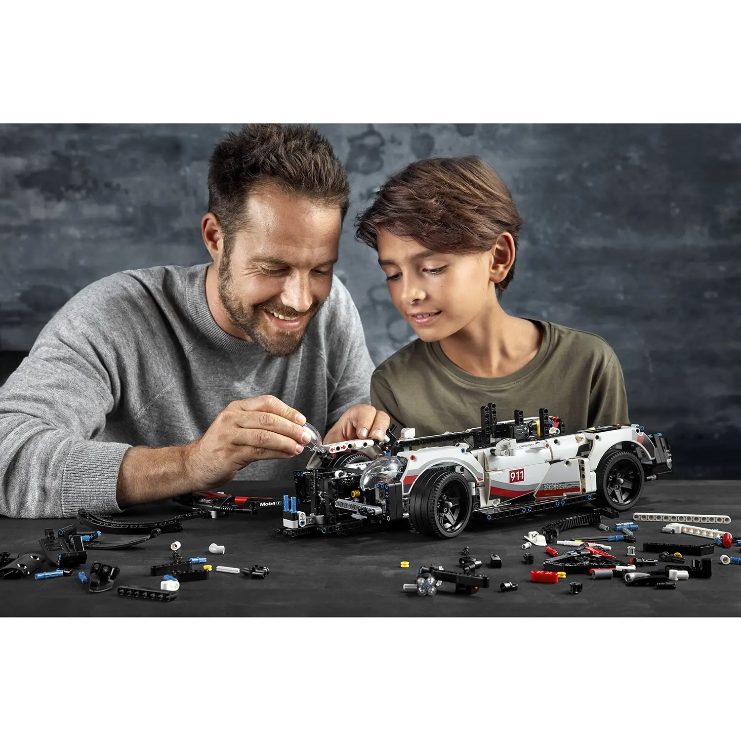 Конструктор LEGO Technic Porsche 911 RSR 42096