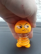 Emojied cabeza móvil embalaje para juguetes cara sonriente de primavera muñeco que mueve la cabeza coche decoración familiar colgante juguete para niños regalo de Año Nuevo lindo