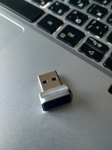 Отзыв о товаре USB-считыватель отпечатков пальцев для безопасных ключей Windows, биометрический сканер отпечатков пальцев, сенсорный модуль для мгновенного прикосновения, простой в использовании, 1 шт. от пользователя O***l