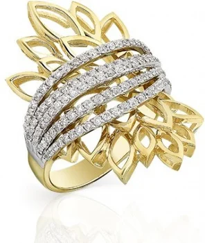 

Master brilliant ring with 119 yellow gold diamonds