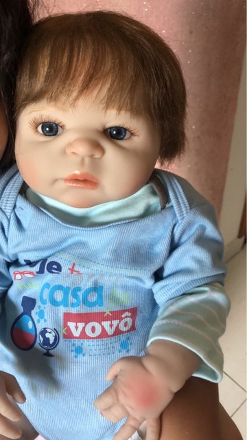 Bebê Caio de Roupinha Azul (Bebe Reborn Menino de Silicone)