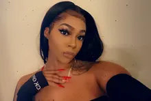 Yomagic-pelucas con onda de encaje frontal para mujer, cabello sintético de Color negro, sin pegamento, con línea de pelo Natural