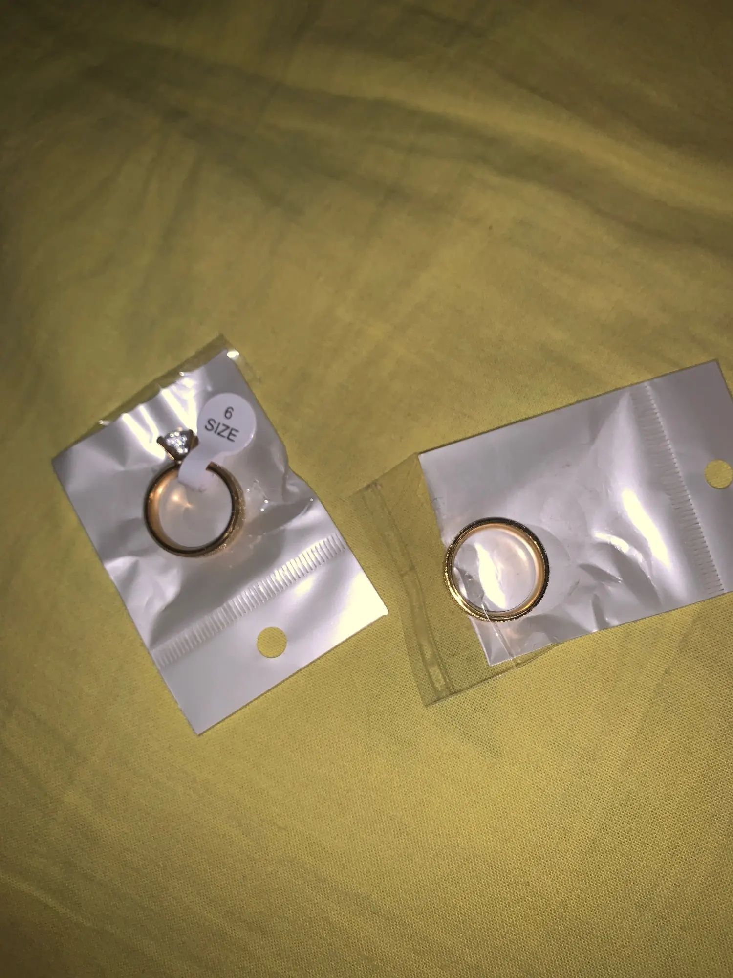 Ringar i rostfritt stål för kvinnor Guld/Silver Färg Scrub Förlovningsring