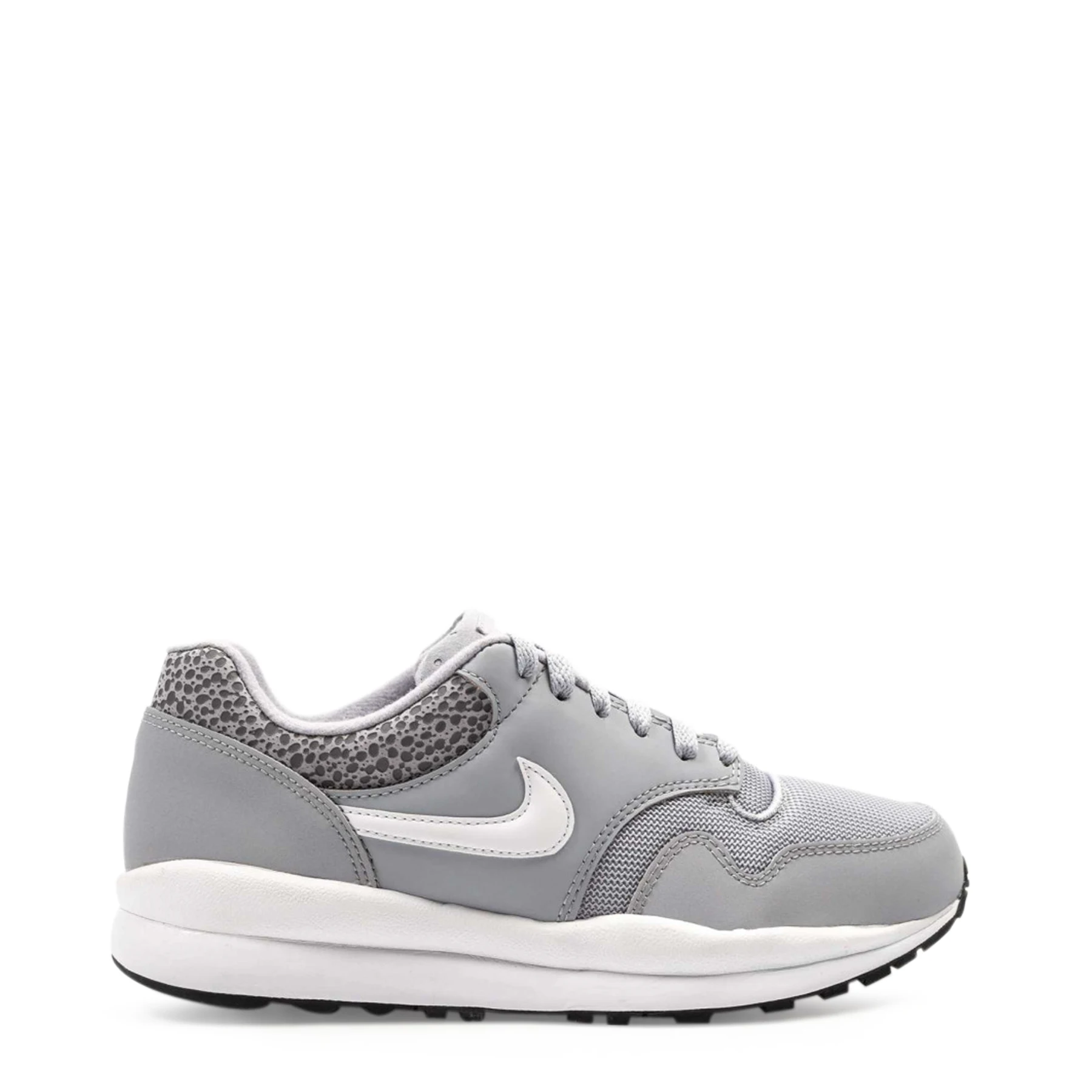 zapatos nike color gris