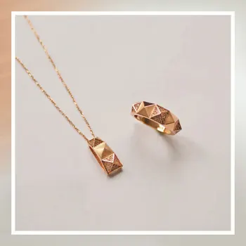 

Pyramid Design Gold Ring 05-150-4YZ2298