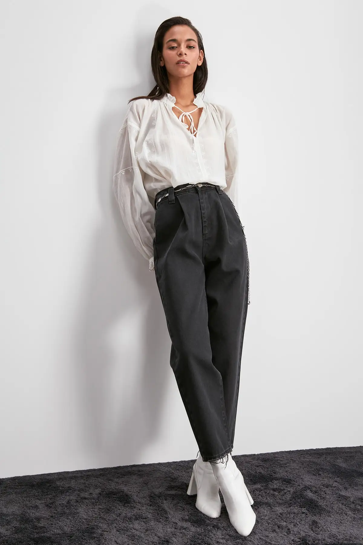 Kopen Trendyol Ripped Gedetailleerde Hoge Bel Mom Jeans TWOAW20JE0423